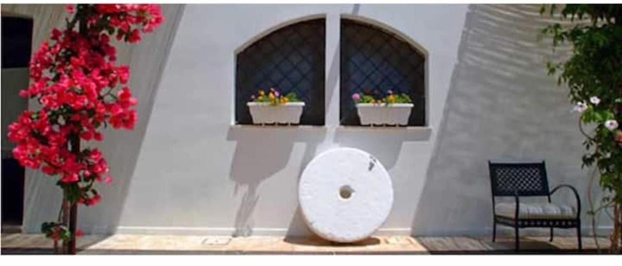 Room In Bb - Stunning Quadruple Room In Ancient Masseria Near The Sea In A Quiet Olive Trees Остуни Экстерьер фото